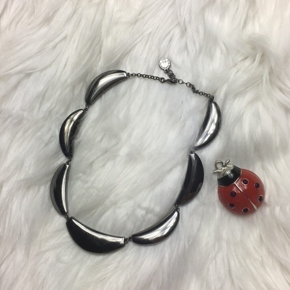 Liz Clairbone, 18” long choker, EUC.